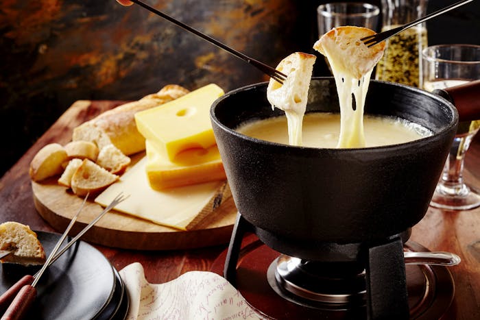 チーズフォンデュでおすすめの具材とは 定番 変わり種の人気食材を紹介 Smartlog