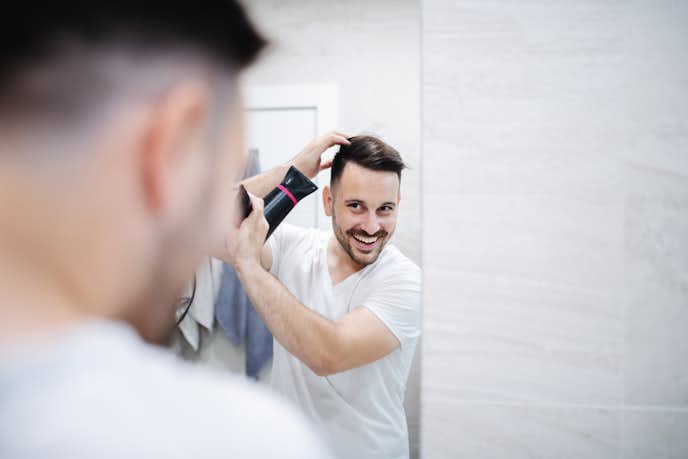 自然な外ハネヘアの作り方 メンズ髪型にワンランク上の彩りを Smartlog 自然な外ハネヘアの作り方 メンズ髪型にワンランク上の彩りを Smartlog
