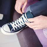 スーツに合うスニーカーのおすすめランキング。人気ブランドから厳選