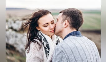 初対面でキスしてくる男性心理とは?...