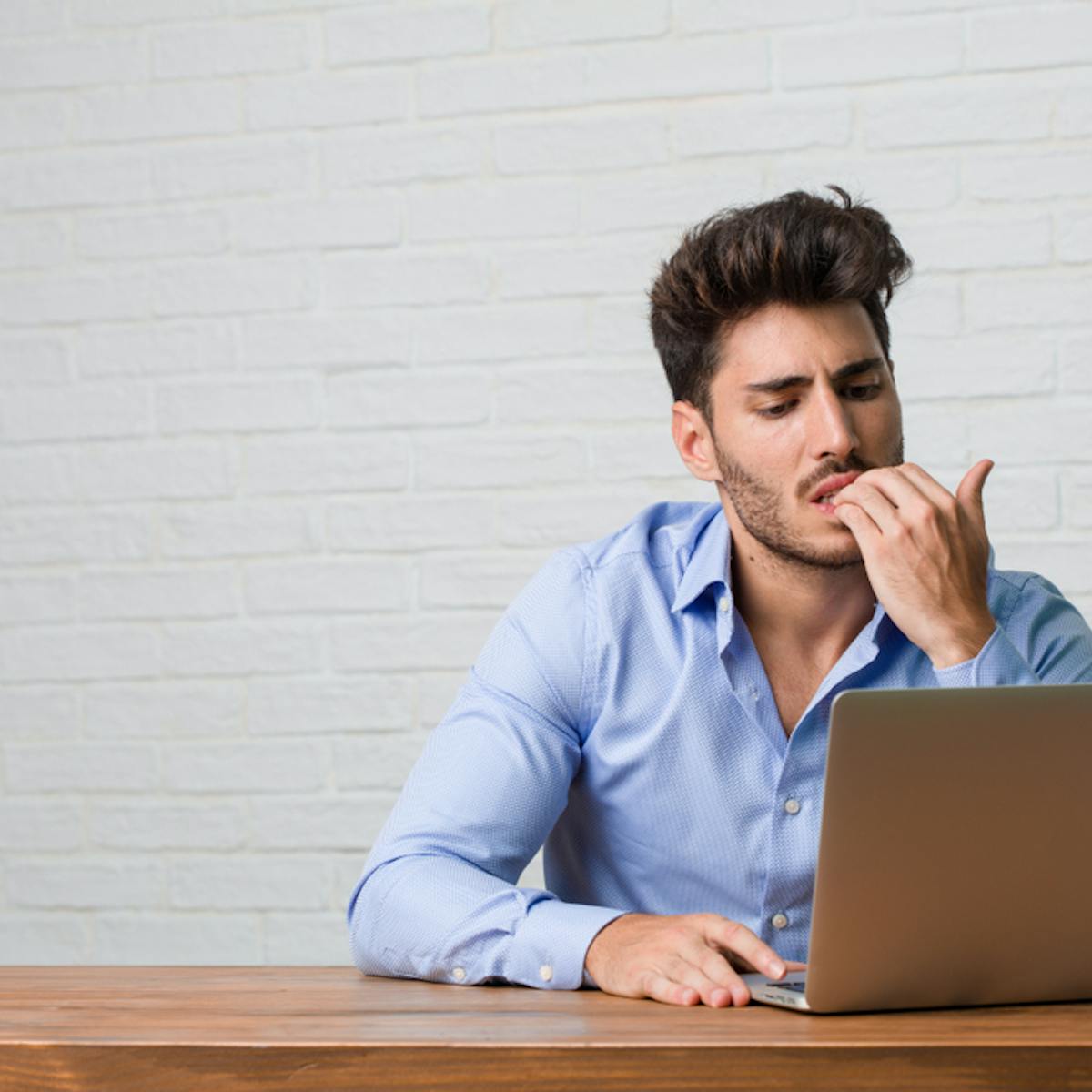 爪を噛む癖 に隠された心理 すぐに爪を噛む人の特徴 癖の直し方を解説 Smartlog 爪を噛む癖 に隠された心理 すぐに爪を噛む人の特徴 癖の直し方を解説 Smartlog