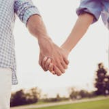 手のつなぎ方でわかるカップルのラブラブ度診...