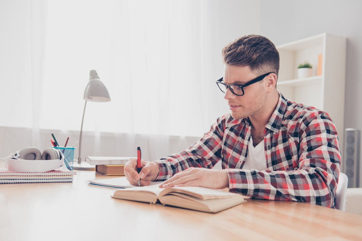 社会人が勉強すべきこと5つ 時間がない人におすすめのタイミングも解説 Smartlog