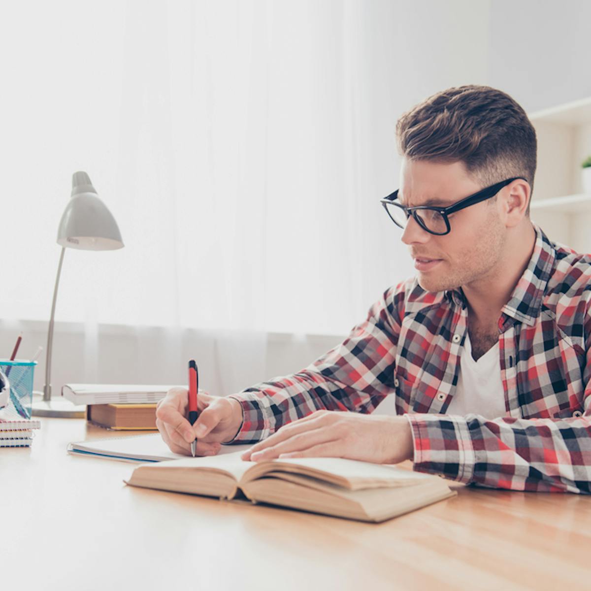 社会人が勉強すべきこと5つ 時間がない人におすすめのタイミングも解説 Smartlog 社会人が勉強すべきこと5つ 時間がない人におすすめのタイミングも解説 Smartlog