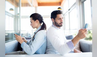 お互い好きなのに避ける男性の心理と...