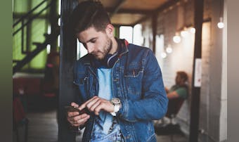 男性へおやすみメール Line を送る際の注意点 キュンとする例文も紹介 Smartlog 男性へおやすみメール Line を送る際の注意点 キュンとする例文も紹介 Smartlog