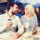 既婚男性が気になる女性にとる態度 好意 下心に気づいた時の対処法を解説 Smartlog