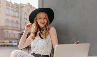 お姫様扱いされる女子の特徴10選 男性が思わず好きになる理由とは Smartlog お姫様扱いされる女子の特徴10選 男性が思わず好きになる理由とは Smartlog