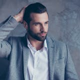 髪の毛を触る癖に隠された男女の心理とは?周...