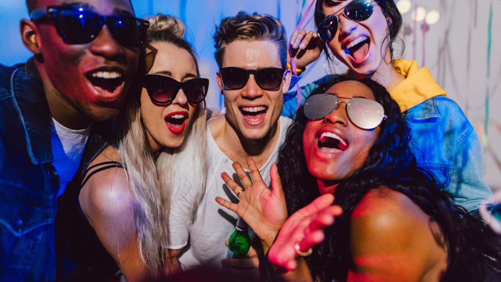 陽キャラ のあるあるな特徴 7つの診断項目 陽キャラになる方法を紹介 Smartlog 陽キャラ のあるあるな特徴 7つの診断項目 陽キャラになる方法を紹介 Smartlog