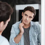 自分の顔が嫌いな心理&原因とは?自分の外見...