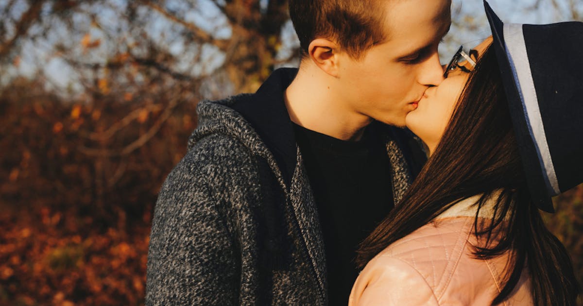キスが長い男性の心理 特徴 本命女性だけにするキスの仕方も解説 Smartlog キスが長い男性の心理 特徴 本命女性だけにするキスの仕方も解説 Smartlog