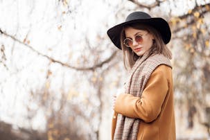 チャラい女性の特徴とは 見た目や行動の見分け方やモテる理由を解説 Smartlog チャラい女性の特徴とは 見た目や行動の見分け方やモテる理由を解説 Smartlog