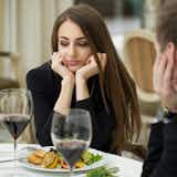 自分の話ばかりする人の心理とは?自分の話しかしない男女に疲れる時の対処法を解説