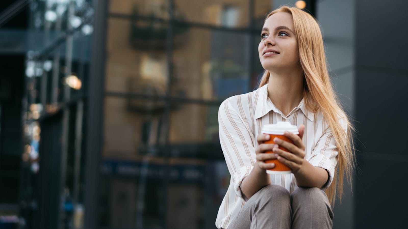 天然な人の性格 行動の特徴14選 天然ボケな男女がモテる理由とは Smartlog 天然な人の性格 行動の特徴14選 天然ボケな男女がモテる理由とは Smartlog
