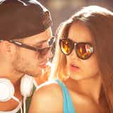 「ツンデレ彼女」の特徴10選。かわいい言動やツンデレ女子あるあるを大公開