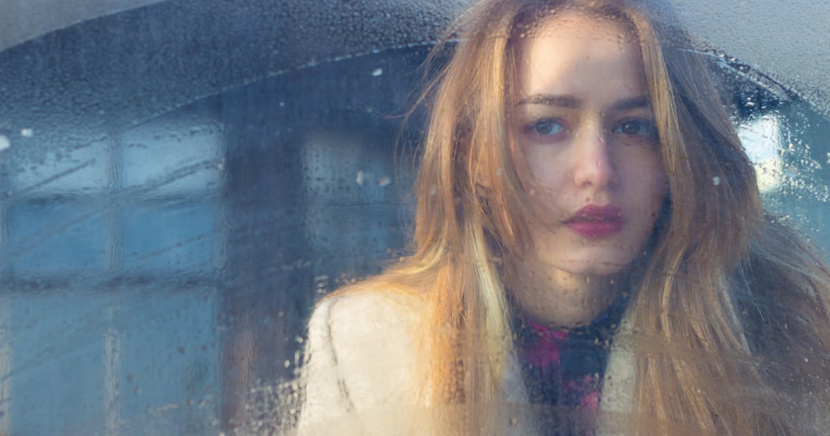 病んでる女の特徴7つ なぜかモテる理由 痛いと思われる女性の特徴も解説 Smartlog 病んでる女の特徴7つ なぜかモテる理由 痛いと思われる女性の特徴も解説 Smartlog