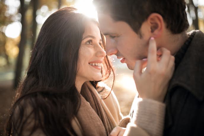 既婚女性が夫以外に恋をする理由とは 恋心を抱いた時の対処法を解説 Smartlog