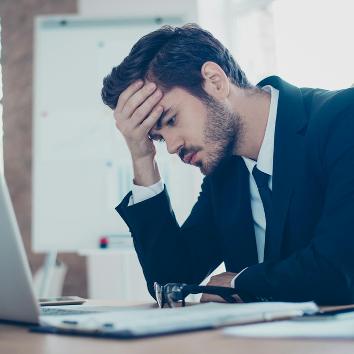 会社を休む理由14選 仕事の当日欠勤 事前に使える言い訳と注意点も解説 Smartlog 会社を休む理由14選 仕事の当日欠勤 事前に使える言い訳と注意点も解説 Smartlog