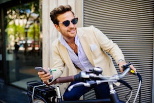 変な人の特徴とは？職場にいる変な人の上手な接し方／対処法を解説