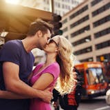 多くのカップルがキスする場所とは?理想のタ...