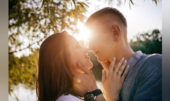 キスフレの意味とは?キスだけを求め...