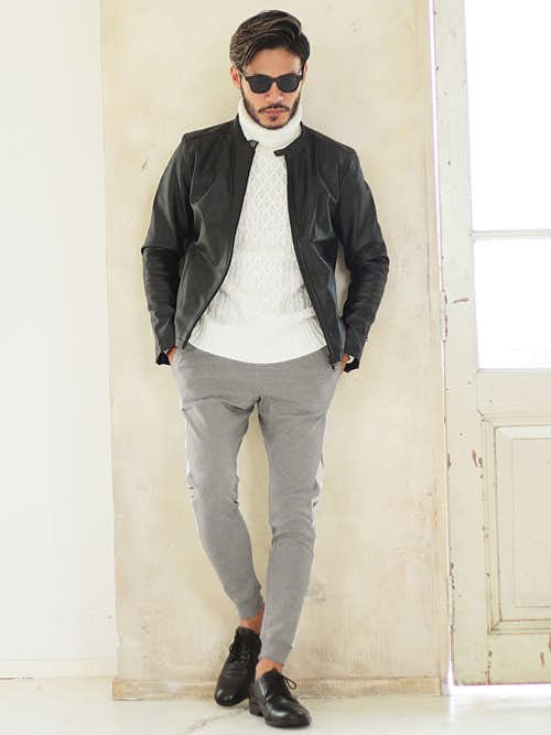 上品で爽やかな服装に仕上がる 白ニットのメンズ着こなしコーデ術 Smartlog 上品で爽やかな服装に仕上がる 白ニットのメンズ着こなしコーデ術 Smartlog