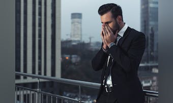 仕事に疲れた時の対処法とは?辞めた...