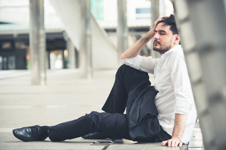 卑屈になる心理とは 卑屈な人の特徴 自虐的な性格を改善する方法を解説 Smartlog 卑屈になる心理とは 卑屈な人の特徴 自虐的な性格を改善する方法を解説 Smartlog