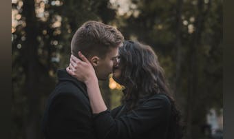 既婚者男性がキスする心理とは 本気と遊びの見抜き方 対処法を紹介 Smartlog 既婚者男性がキスする心理とは 本気と遊びの見抜き方 対処法を紹介 Smartlog