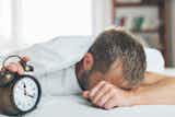 寝ても疲れが取れない原因とは？自宅でできる効果的な疲労回復方法を解説