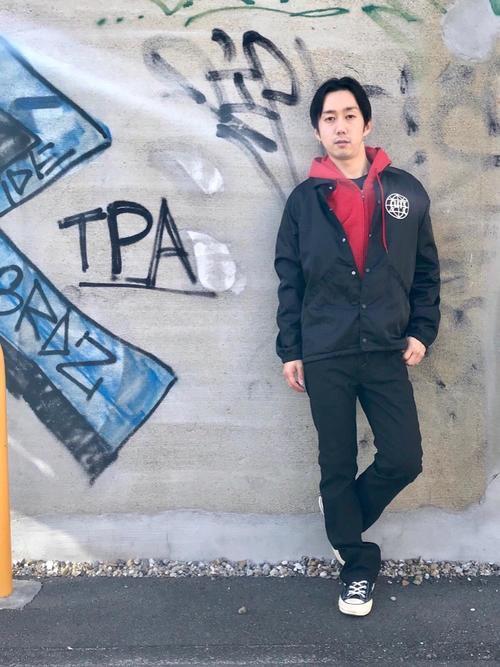 赤パーカーの上手なコーデ術 明るく着こなしておしゃれなメンズに Smartlog