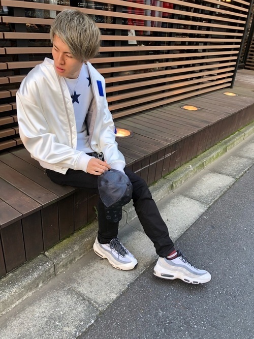 上品で爽やかな服装に仕上がる 白ニットのメンズ着こなしコーデ術 Smartlog