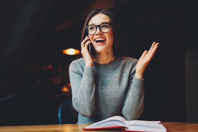 彼氏と電話したい時に可愛く甘えるコツ 電話の頻度やおすすめの話題も解説 Smartlog 彼氏と電話したい時に可愛く甘えるコツ 電話の頻度やおすすめの話題も解説 Smartlog