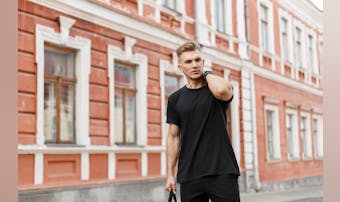 イケメンだけどぼっちな人の特徴 一人行動が多いかっこいい男性の魅力とは Smartlog イケメンだけどぼっちな人の特徴 一人行動が多いかっこいい男性の魅力とは Smartlog