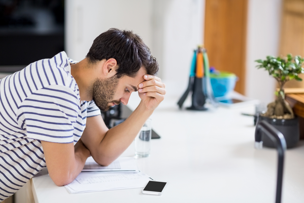 誰かに“助けてほしい時”に知るべき考え方｜しんどい時に響く名言も紹介