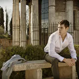 現実逃避してしまう人の心理&特徴。効果的な...