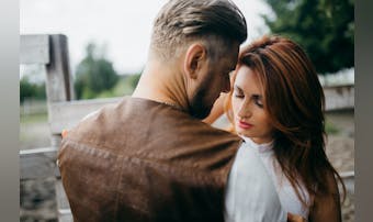 プラトニック不倫の定義とは 既婚者と純粋な恋愛をする男女の理由を解説 Smartlog プラトニック不倫の定義とは 既婚者と純粋な恋愛をする男女の理由を解説 Smartlog