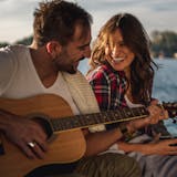 既婚男性が気になる女性にとる態度&行動とは...
