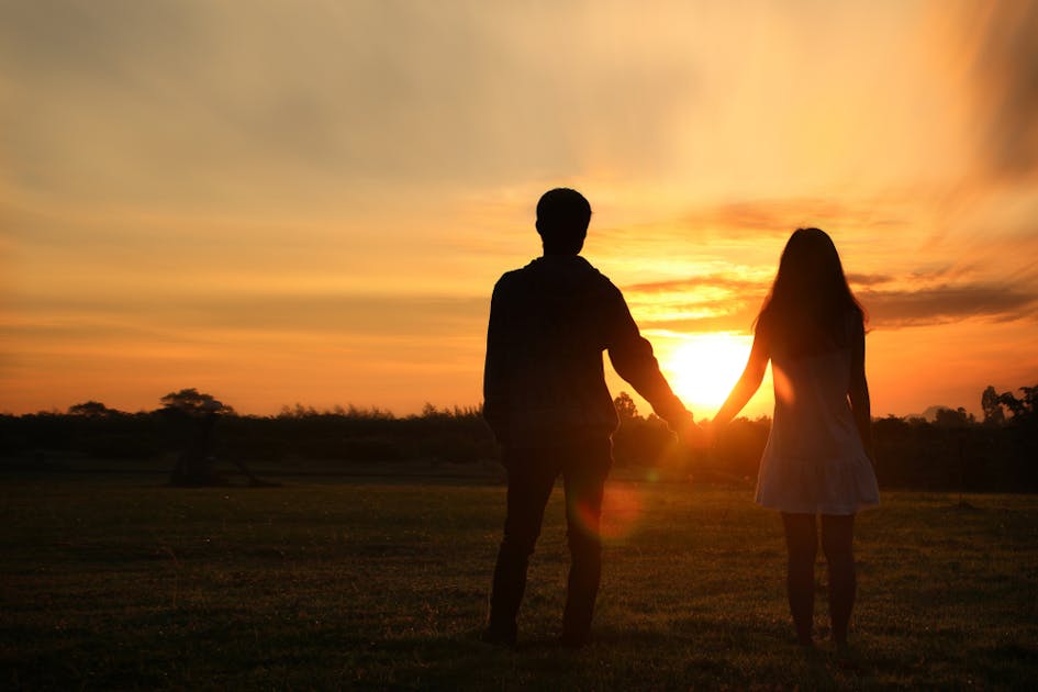 プラトニック不倫の定義とは 既婚者と純粋な恋愛をする男女の理由を解説 Smartlog プラトニック不倫の定義とは 既婚者と純粋な恋愛をする男女の理由を解説 Smartlog