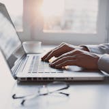 好きなことを仕事にするには?後悔しないで幸...