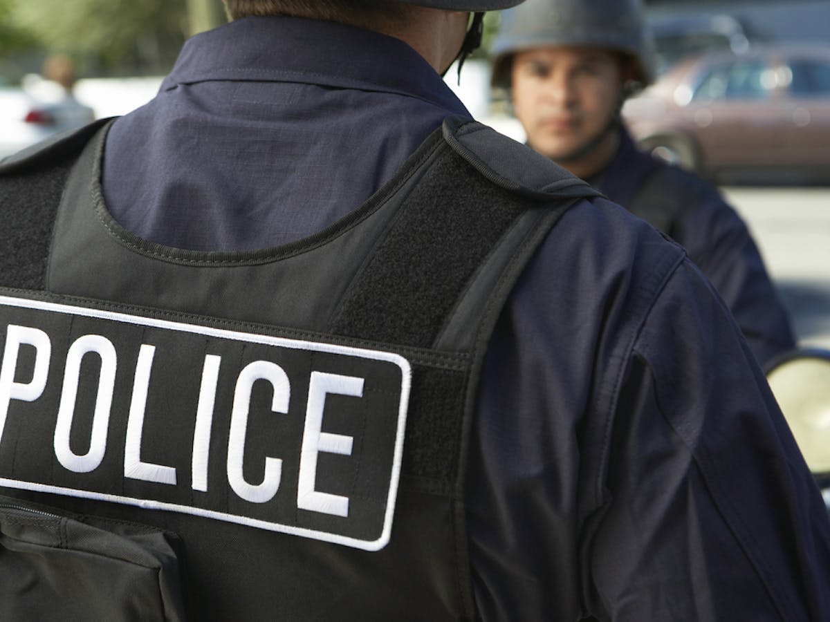 警察官を彼氏にするメリット デメリット 警察官の彼女あるあるや相性が良い女性の特徴 Smartlog 警察官を彼氏にするメリット デメリット 警察官の彼女あるあるや相性が良い女性の特徴 Smartlog