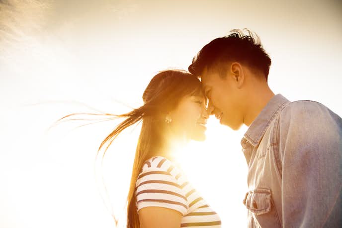 初デートでキスってあり 最適なタイミングとキスしてくる男性心理を解説 Smartlog