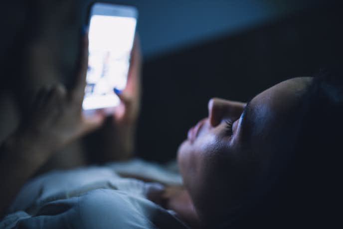 寝落ち通話の意味とは ハマってしまう心理 電話を切るタイミングも解説 Smartlog