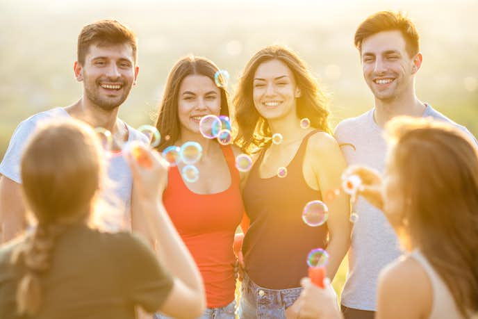 自意識過剰の意味とは 自意識過剰な人の心理や特徴と治す方法を紹介 Smartlog