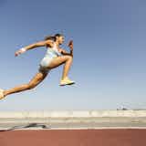 【筋トレ】ジャンプ力を上げる方法｜跳躍力を鍛える簡単な自宅トレーニングメニューとは
