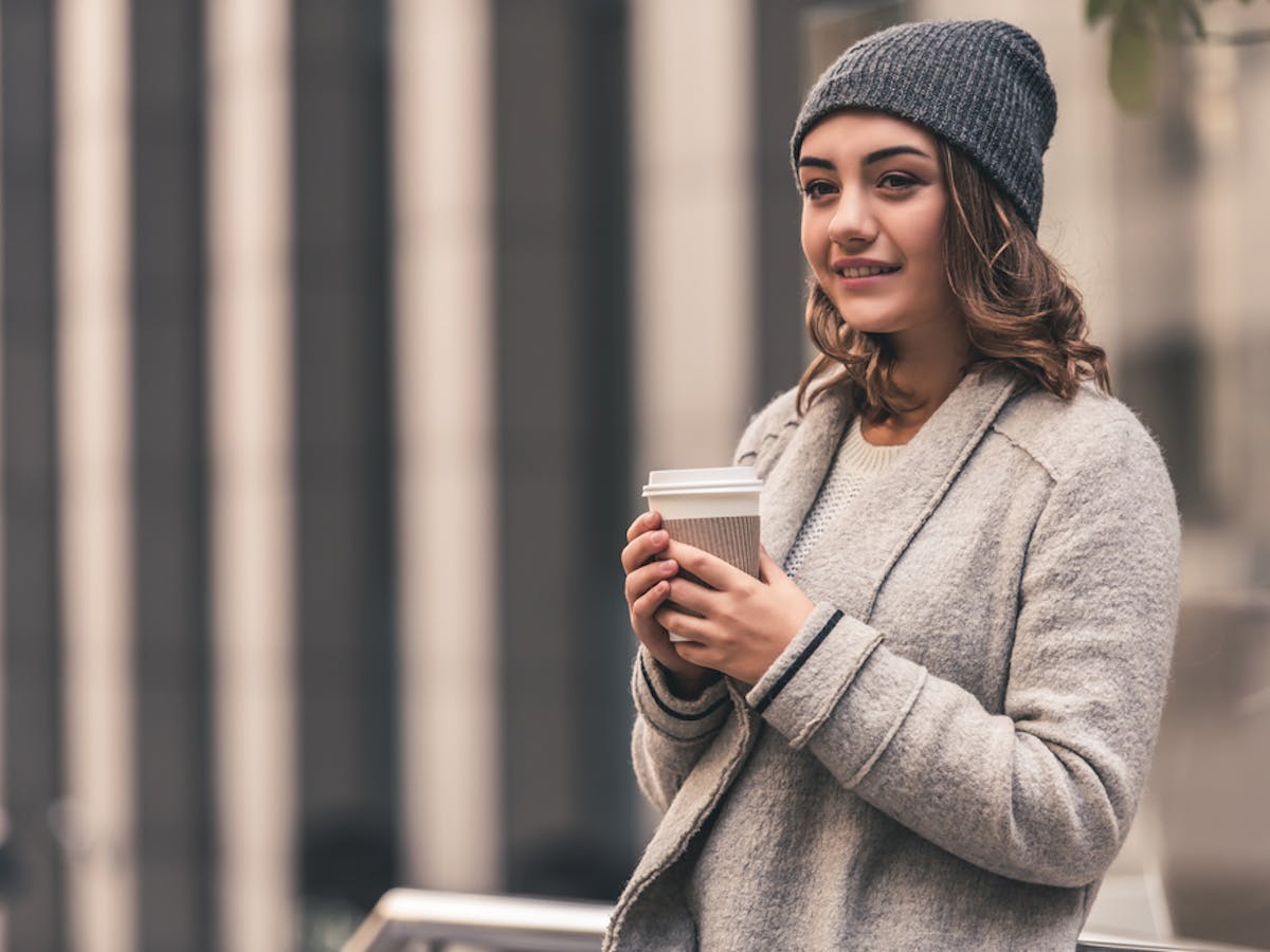 がたいがいい女はモテない がっちり体型の体格がいい女性が華奢に見えるコーデとは Smartlog がたいがいい女はモテない がっちり体型の体格がいい女性が華奢に見えるコーデとは Smartlog