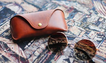 メガネケースの人気おすすめ19選 おしゃれで使いやすい眼鏡入れとは Smartlog メガネケースの人気おすすめ19選 おしゃれで使いやすい眼鏡入れとは Smartlog