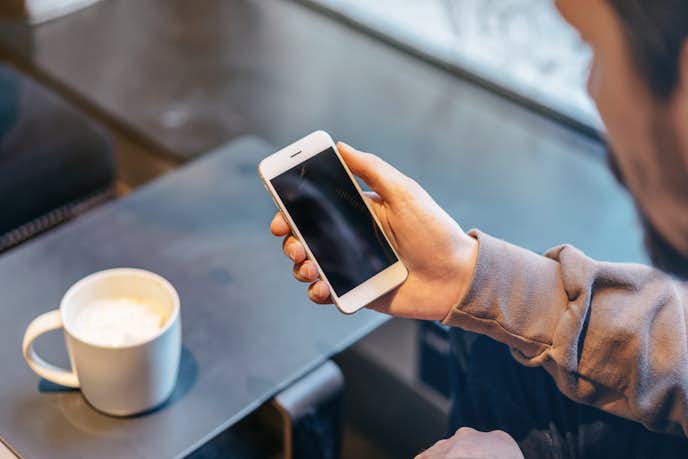 男性がラインを無視するのは何で 返信がない時に女性がすべき対処法とは Smartlog 男性がラインを無視するのは何で 返信がない時に女性がすべき対処法とは Smartlog