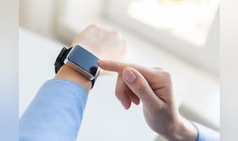 ウェアラブル端末とは?種類別に最新...
